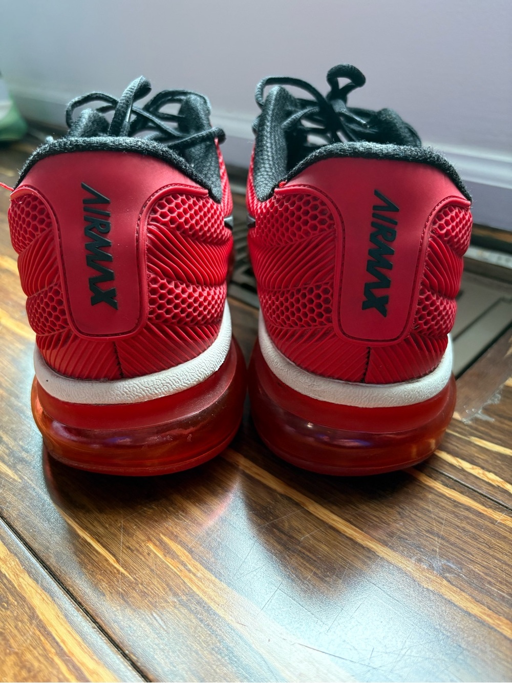 Nike Air Max 2017 Team Red sneakers with black accents - Picture 4 of 6